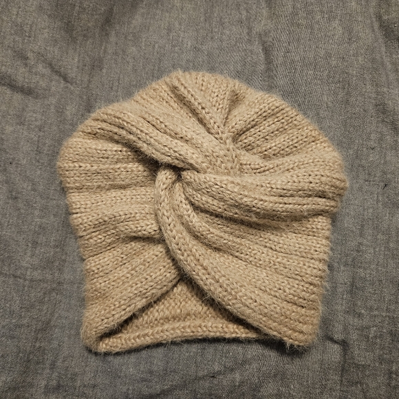 Womens hat NWOT - Picture 2 of 4